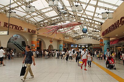 Uenon rautatieaseman sisätiloja vuonna 2013