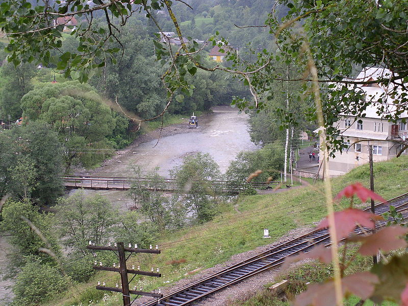 File:Ukraine-Vorokhta-Prut River-1.jpg