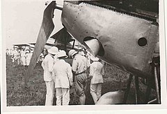 Un avion au Dahomey en 1932. Première photo de deux.