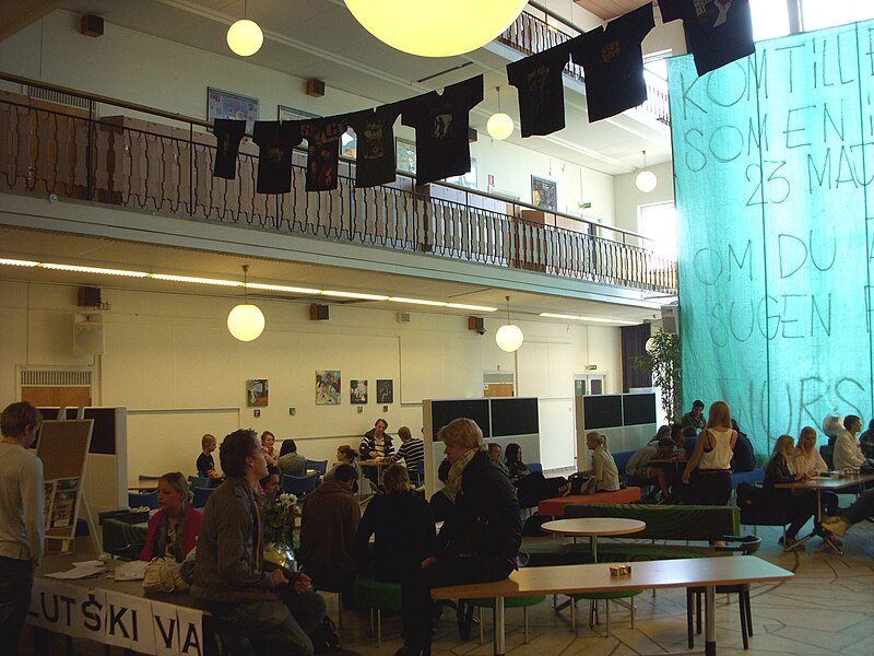 File:Värmdö gymnasuim 2011a.jpg