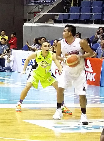 File:Vic Manuel vs Rico Maierhofer (2015-1120).jpg