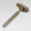 Vintage Rhodes Kriss Kross Single Edge Safety Razor With Swivel Head, July 13, 1926 Patent Date, Made In USA, Rhodes Manufacturing Co., St. Louis, Missouri (39220739905).jpg