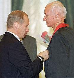 В. В. Путин и В. Е. Зуев на церемонии награждения государственными наградами
