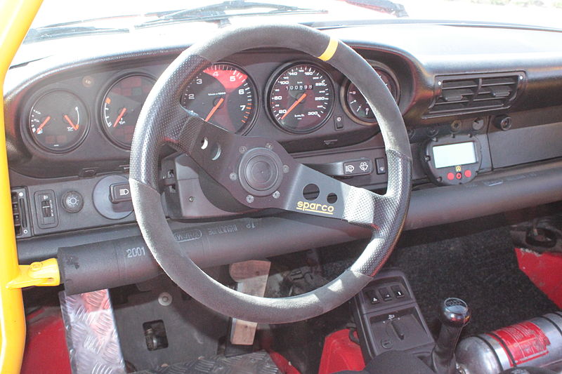 File:W1395-Porsche 911 964Cup TableauBord 81508.JPG