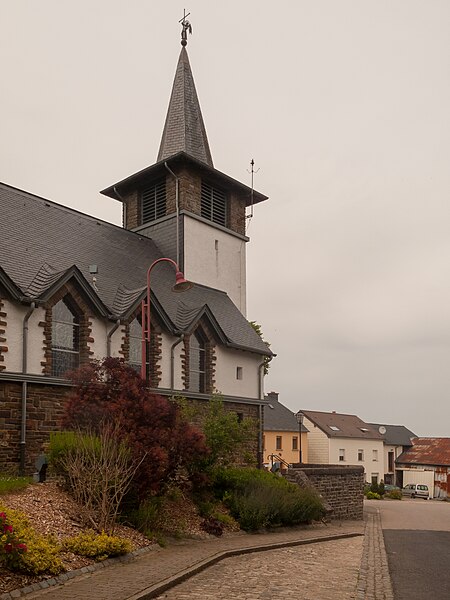 File:Wahlhausen, kerktoren in straatzicht foto4 2014-06-07 15.15.jpg