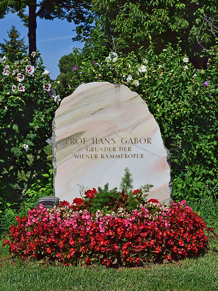 File:Wiener Zentralfriedhof - Gruppe 40 - Grab von Hans Gabor.jpg