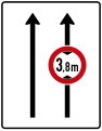 Zeichen 529–30 Fahrstreifentafel – ohne Gegenverkehr mit integriertem Zeichen 265 – zweistreifig in Fahrtrichtung