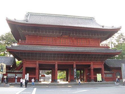 安倍の葬儀が行われた増上寺の三解脱門
