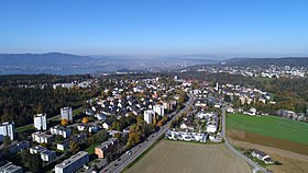 Zollikerberg, im Hintergrund Zürich