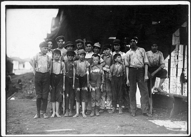 File:"OUR BABY DOFFER" and some of the other infants working in the Avondale Mills. Birmingham, Ala. - NARA - 523360.jpg