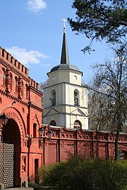 Колокольня храма Покрова в Покровском-Глебове.jpg