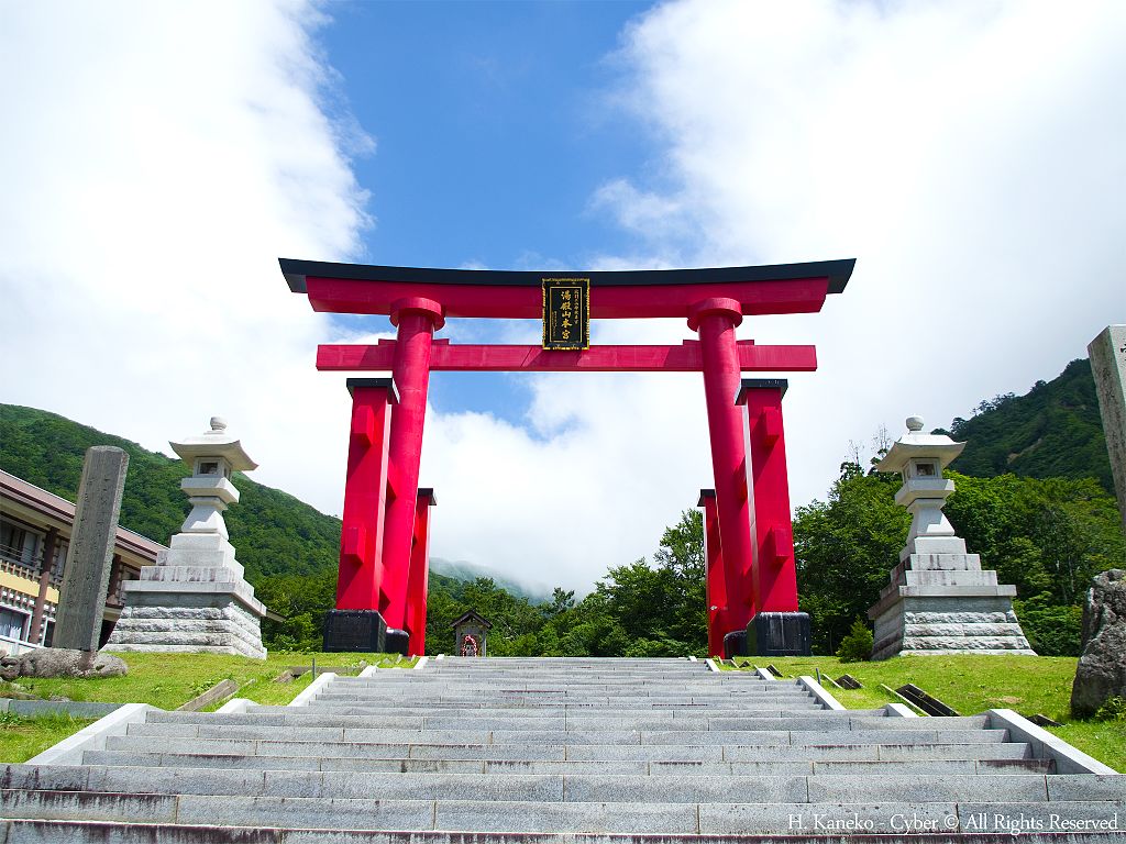 聖地への入り口(Torii of Yudonosan Shrine) 27 Aug, 2016 - panoramio