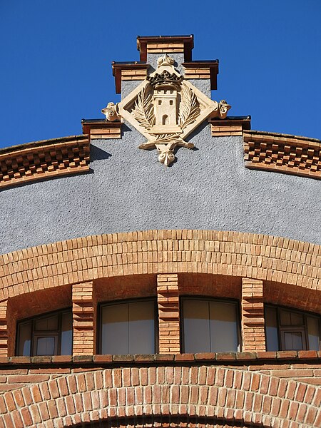 File:004 Museu de Tortosa, antic escorxador, escut de la ciutat.JPG