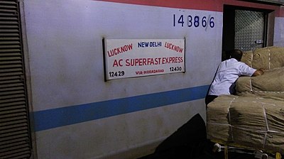 Lucknow–New Delhi AC Superfast Express