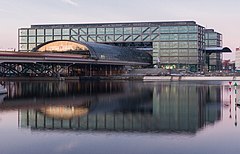 141227 Berlin Hauptbahnhof Ostseite.jpg