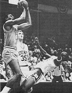 1986 Duke vs Old Dominion - Kenny Gattison lattiat David Henderson.jpg