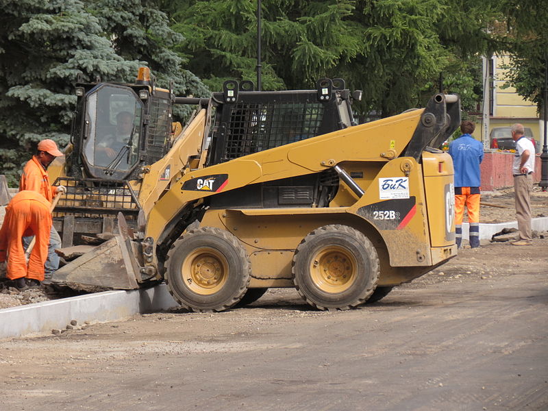 File:2012-07-11 Caterpillar 252B 2.jpg