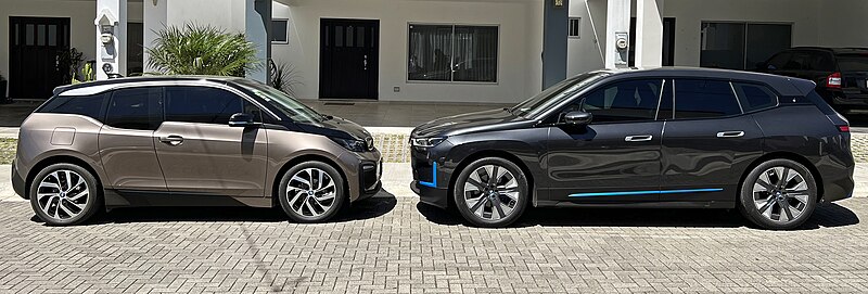 File:2021 BMW i3 & 2023 BMW iX CRI 1767 (52696922420).jpg