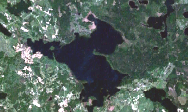 File:26.72126E 55.69911N Rychy, Rucu Lake.png