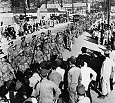 O 2º Batalhão marchando por Kure (maio de 1946).