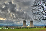 Dva rashladna tornja u Nuklearnoj elektrani Grohnde.