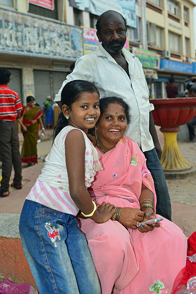 File:A family at Dufferin Clock Tower Square, Mysore.jpg