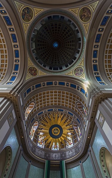 File:Altoona Cathedral interior PA1.jpg