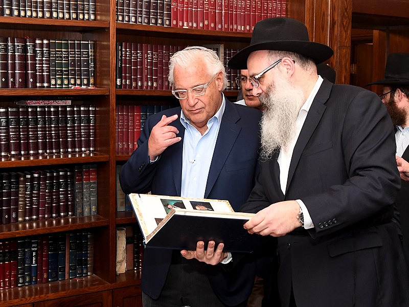 File:Ambassador visit Kfar Chabad 2018 (40922628801).jpg