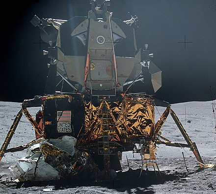 阿波罗登月舱在月球表面