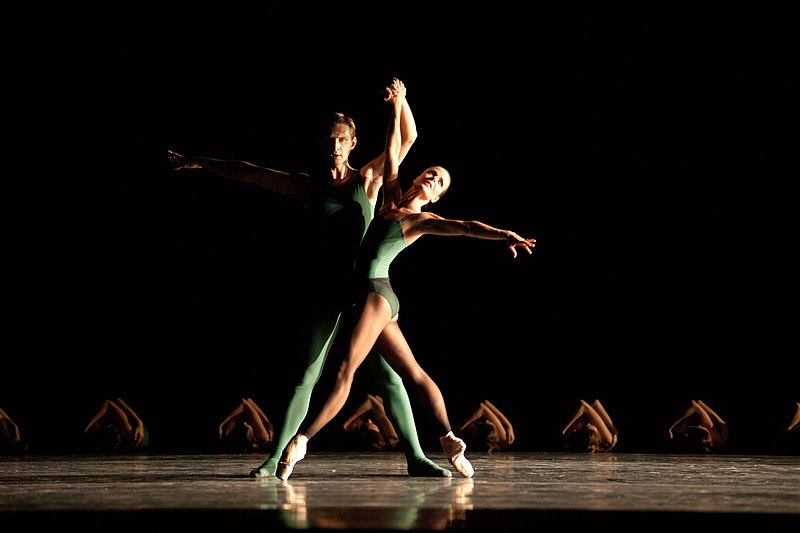 File:Artifact Suite, choreografia William Forsythe, Polski Balet Narodowy, fot. Ewa Krasucka TW-ON.jpg