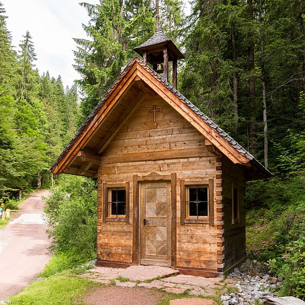 File:Aschinger Kapelle, Going am Wilden Kaiser, 160621, ako.jpg