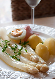 Premium Photo  Dutch hutspot - dish of boiled and mashed potatoes, carrots  and onions. traditional dutch cuisine.