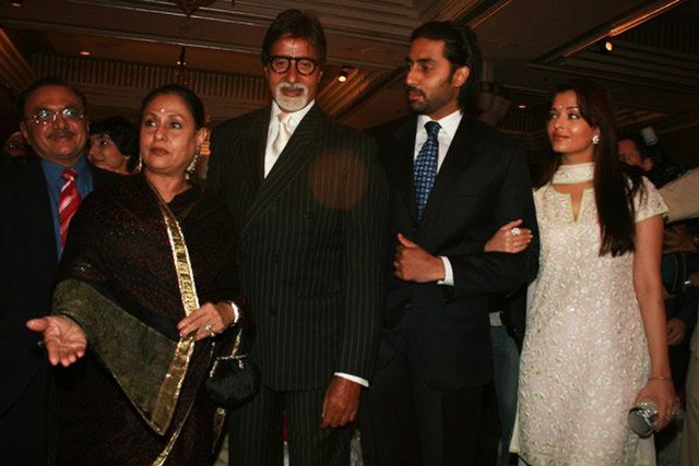 From left to right: Jaya Bachchan, Amitabh Bachchan, Abhishek Bachchan, and Aishwarya Rai Bachchan in 2007