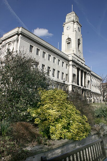 How to get to Barnsley Town Hall with public transport- About the place