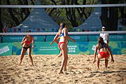 Deutsch: Beachvolleyball bei den Olympischen Jugendspielen 2018; Tag 8, 14. Oktober 2018; Mädchen, Achtelfinale – Bolivien-Puerto Rico 0:2 (18–21/18–21 ) English: Beach volleyball at the 2018 Summer Youth Olympics at 14 October 2018 – Girls Round of 16 – Bolivia-Puerto Rico 0:2 (18–21/18–21 )