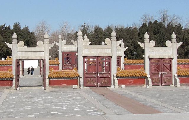 The "Star Gates" marking the boundary of the altar