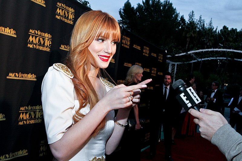 File:Bella Thorne (50091157488).jpg