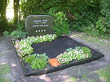 Berlin-Gatow Landschaftsfriedhof Ehrengrab Isang Yun.JPG