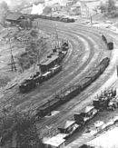 Bahnhof Višegrad im Jahr 1970. Die Lokomotiven gehören zur Baureihe 83.