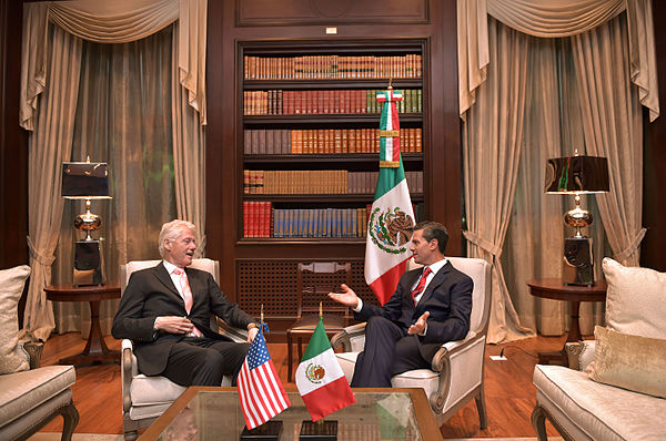 President Enrique Peña Nieto meets with former U.S. President Bill Clinton in Los Pinos, February 2015.