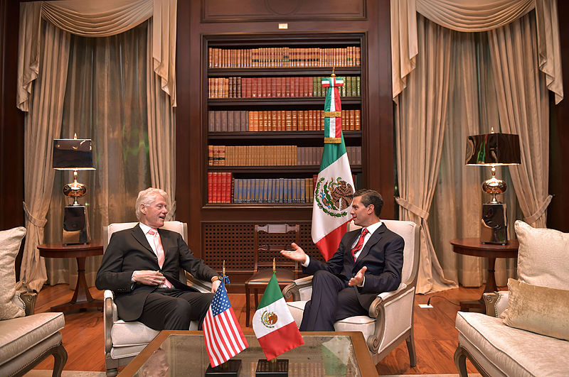 File:Bill Clinton en Los Pinos.jpg