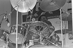 Billy Carson rumpalina Jukka Tolonen Bandissa vuonna 1978 .