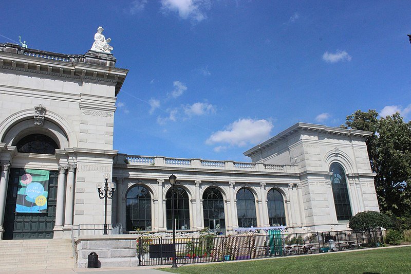 File:Blue Skies in the City of Brotherly Love.jpg