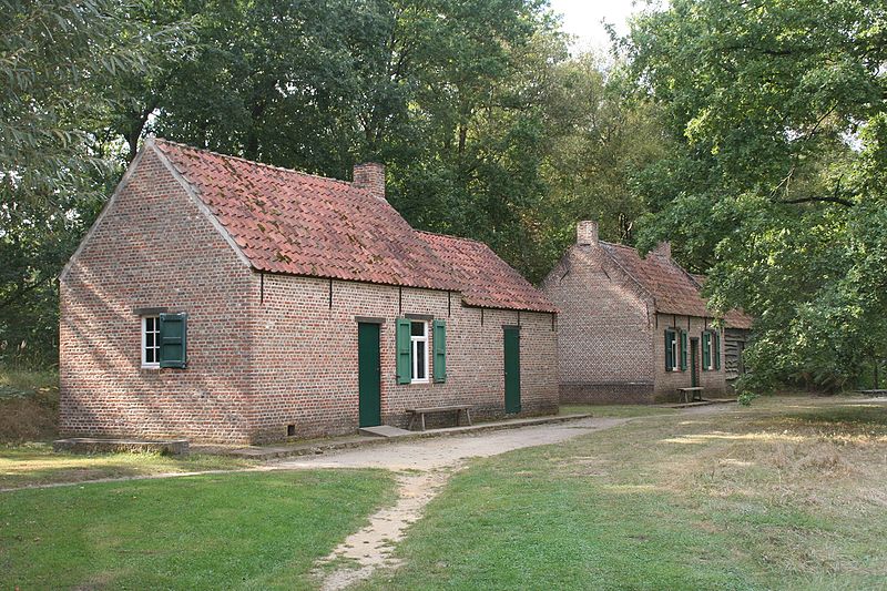 File:Bokrijk, Dyke houses from Kallo.jpg