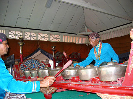 Bonangs in the Gamelan Sekati, Yogyakarta Bonang of Gamelan Sekati, Yogyakarta.jpg