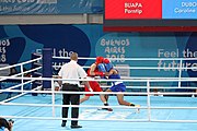 Deutsch: Boxen bei den Olympischen Jugendspielen 2018 Tag 12, 18. Oktober 2018 - Finale Leichtgewicht Mädchen – Junioren-Weltmeisterin und dreifache Juniorinnen-Europameisterin Caroline Sara DuBois (Großbritannien, blau) schlägt Juniorinnen-Asienmeisterin Porntip Buapa (Thailand, rot). English: Boxing at the 2018 Summer Youth Olympics on 18 October 2018 – Girls' lightweight Gold Medal Bout – Caroline Sara DuBois (Grat Britain, blue) wins over Porntip Buapa (Thailand, red). Español: Boxeo en los Juegos Olímpicos Juveniles de Verano de 2018 en 18 de octubre de 2018 - Combate de medalla de oro de peso ligero para niñas - Caroline Sara DuBois (Gran Bretaña, azul ) gana sobre Porntip Buapa (Tailandia, rojo).