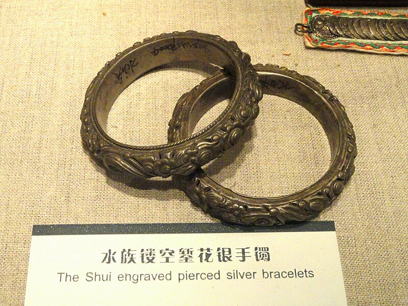 File:Bracelet - Yunnan Nationalities Museum - DSC04074.JPG