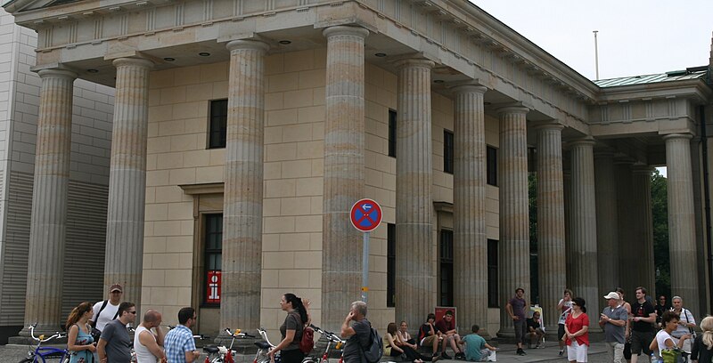File:Brandenburger Tor - Ostansicht - Torhaus - links - Säulen 2.jpg