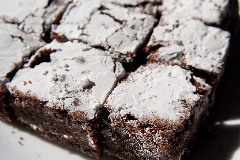 File:Brownie squares with confectioner's sugar 27 March 2010 (2).jpg