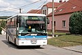 Čeština: Vesnice Černčín, městská část Bučovic v okrese Vyškov. Autobus společnosti Bodos na lince č. 644 IDS JMK z Bučovic do Kojátek prožíjždějící Májovou ulicí od Marečkova náměstí k východu, nedaleko knihovny (bývalé školy).